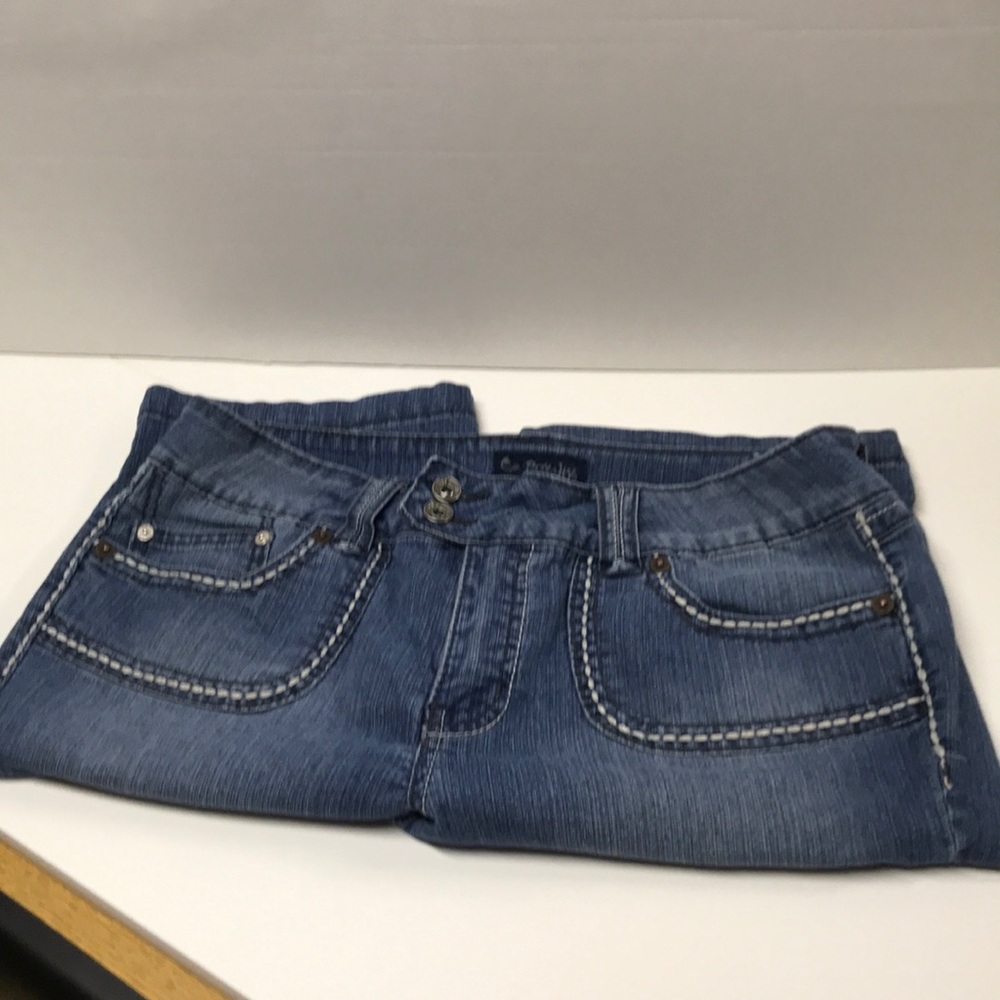 Capris Jeans - Picture 3 of 7